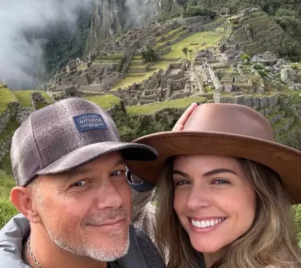 Alejandro Sanz y Stephanie Cayo