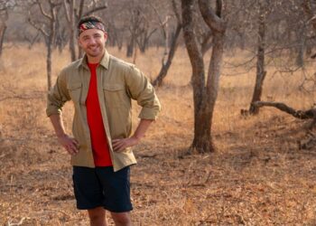 Adam Thomas en una imagen promocional de I'm a Celebrity