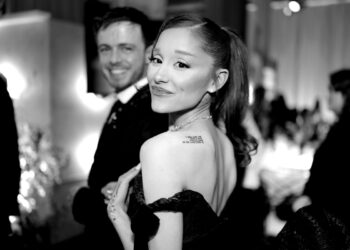 Ariana Grande adelanta nueva música con imágenes de estudio