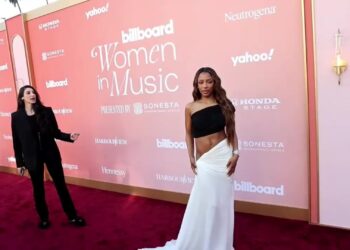 Cantantes y compositoras desfilaron en la alfombra roja de los Billboard Women in Music 2026