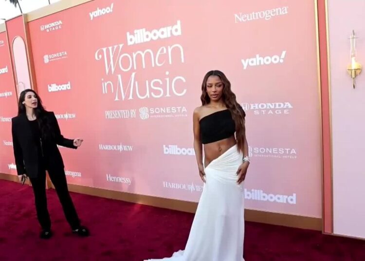 Cantantes y compositoras desfilaron en la alfombra roja de los Billboard Women in Music 2026