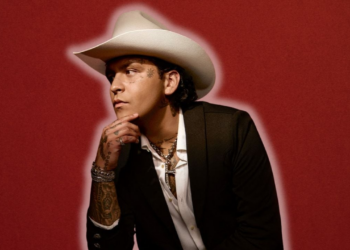Christian Nodal fue captado con dos mujeres llegando a su concierto, ninguna era Ángela Aguilar