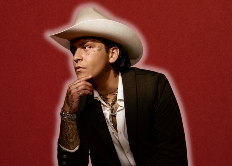 Christian Nodal fue captado con dos mujeres llegando a su concierto, ninguna era Ángela Aguilar