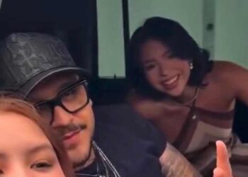 Christian Nodal y Ángela Aguilar llegan juntos a Hermosillo