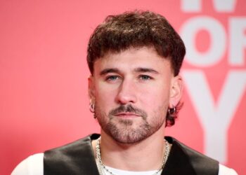 Dani Fernández sufre una aparatosa caída en pleno concierto por la que acaba operado de urgencia