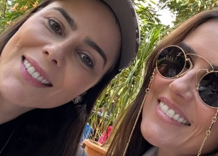 Deborah Secco celebra aniversário de irmã discreta: 'Minha maior defensora'