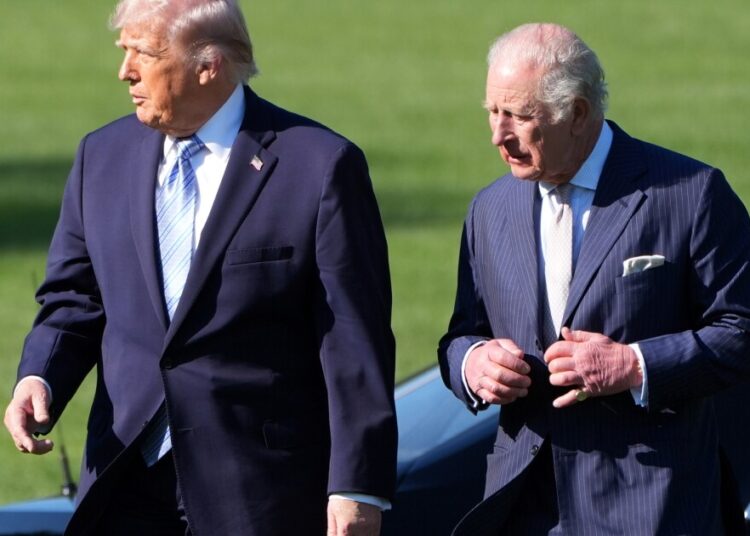 El abrazo de Trump al rey Carlos llega en un momento complicado para las relaciones entre Estados Unidos y el Reino Unido