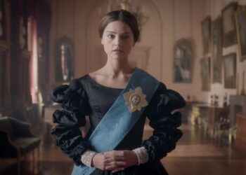 Jenna Louise Coleman como la reina Victoria
