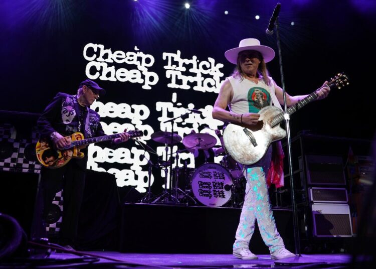 Hoy en día, Cheap Trick presenta un promedio de 75 shows por año.