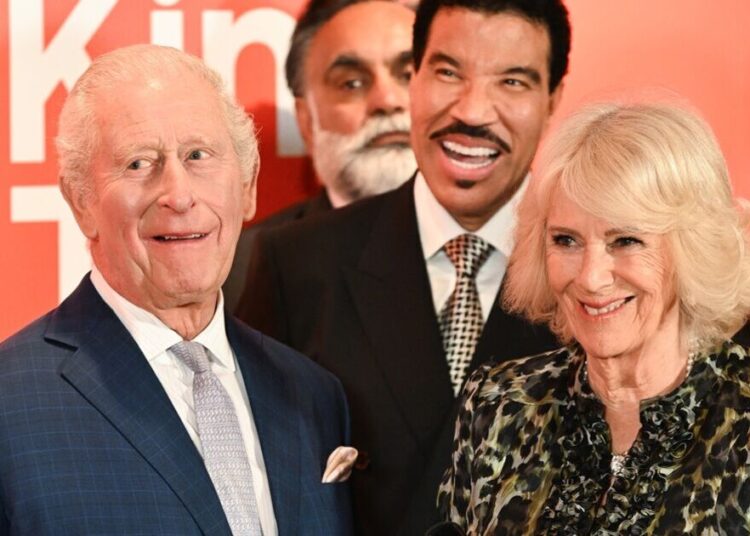 El rey Carlos es aclamado por su 'amigo' Lionel Richie por su 'brillante' movimiento | Real | Noticias