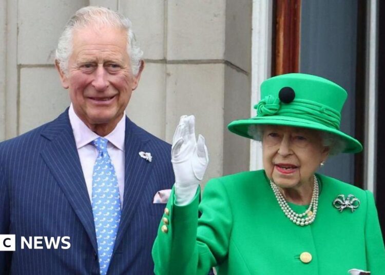 A model of the bronze statue of the late Queen Elizabeth will be shown to the King
