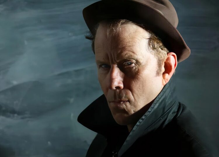 Escuche a Tom Waits y la nueva canción 'Boots on the Ground' de Massive Attack