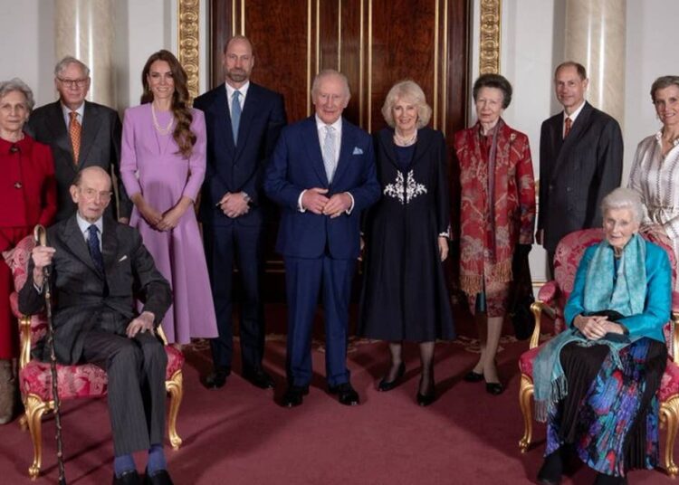 Familia real 21 de abril: el rey Carlos y la reina Camilla posan para una nueva foto familiar para conmemorar el centenario de la difunta reina Isabel, más