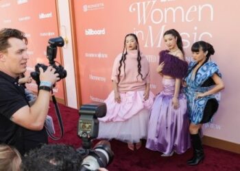 K-Pop HUNTR/X recibe el galardón Mujer del Año en los Billboard Women in Music 2026