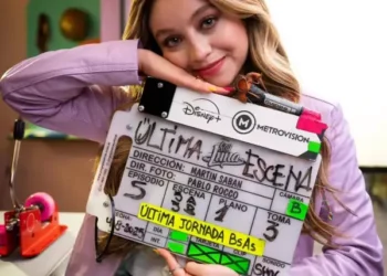 La cantante y actriz mexicana Karol Sevilla