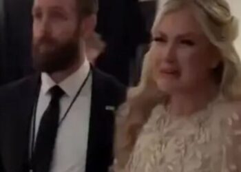 La angustiada Erika Kirk solloza cinco palabras desgarradoras mientras huye del pistolero en WHCD
