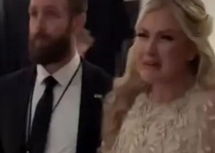 La angustiada Erika Kirk solloza cinco palabras desgarradoras mientras huye del pistolero en WHCD