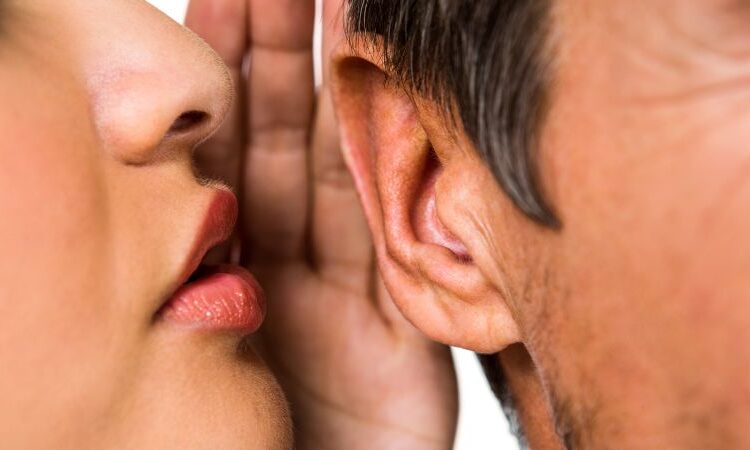 La ciencia del chisme (y por qué todo el mundo lo hace)