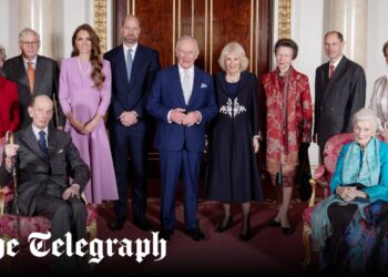 La familia real celebra el centenario de la difunta reina en el Museo Británico