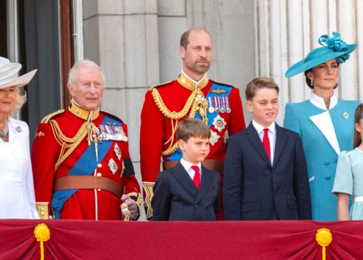 La familia real celebra el cumpleaños de la reina Isabel con un raro retrato
