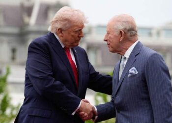 El rey Carlos llegó a Washington, DC para una visita de alto riesgo.MEGA