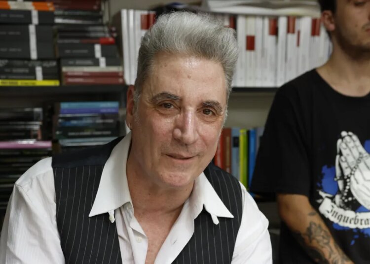 Loquillo, más allá del cantante: un bulto en el cuello que le paralizó, su hijo Cayo y la dura enfermedad de su mujer