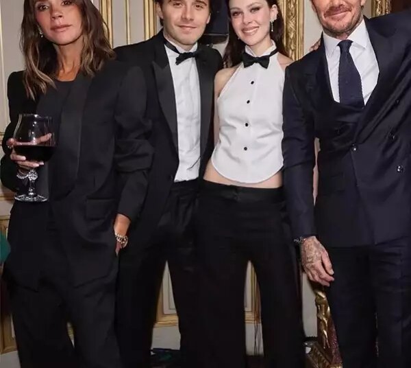Brooklyn y Nicola con la familia Beckham