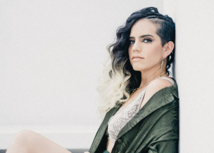 Bernal fue integrante del grupo Kaay, que en 2015 recibió nominación al Latin Grammy como Mejor Artista Nuevo, pero poco después se lanzó de solista.