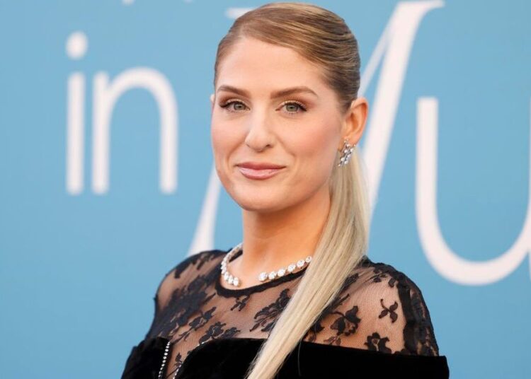 Meghan Trainor redefine su sonido con 'Toy With Me', un himno a la honestidad y el empoderamiento