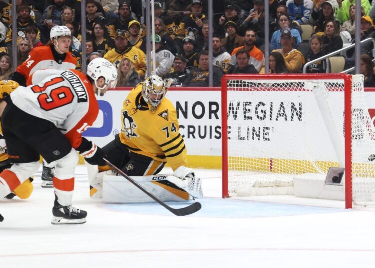 Apr 20, 2026; Pittsburgh, Pennsylvania, USA; Philadelphia Flyers right wing Garnet Hathaway (19) scores short-handed goal against Pittsburgh Penguins goaltender Stuart Skinner (74) during the second period in game two of the first round of the 2026 Stanley Cup Playoffs at PPG Paints Arena.