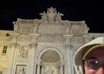 katy-perry-fontana-de-trevi.jpg