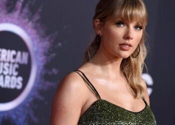 Taylor Swift registra nuevas marcas para proteger su voz e imagen del uso de IA