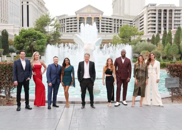 Rock the Block T7 Grupo 3 (De izquierda a derecha_ Scott McGillivray, Brooke Hogan, Drew Lachey, Taniya Nayak, Ty Pennington, Mina Starsiak Hawk, Vernon Davis, Chelsea Meissner, Kim Wolfe)