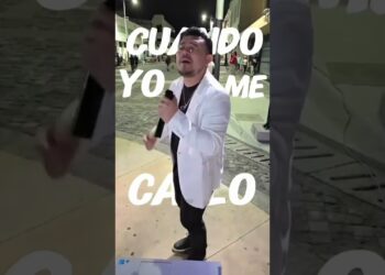 Cantando en la calle sin filtros 🎤 #musica #cantandoenlacalle #streetmusic #cantante
