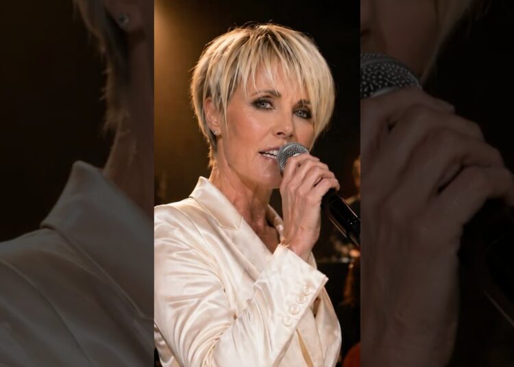 The voice that healed a million broken hearts Women in Love – Dana Winner #90s #danawinner