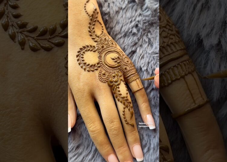Very Simple Henna Design #simplemehndi #simplehenna #easymehndi #backhandmehndi #hennatatto #mehndi