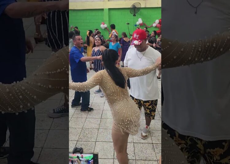 #cumbia #musica #music #envivo #cumbias #baile #huaynoayacuchano #huapangosperros