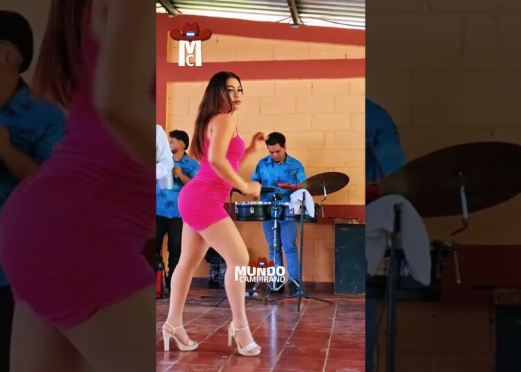 Yo cuando me pongo el outfit que me gusta y suena mi cumbia favorita. 😎👗✨