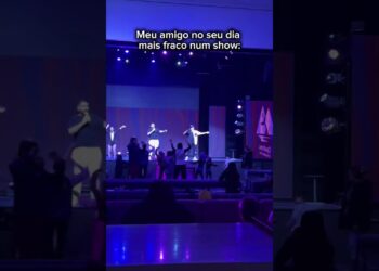 Meu amigo no seu dia mais fraco num show: #shorts #humor #pingo