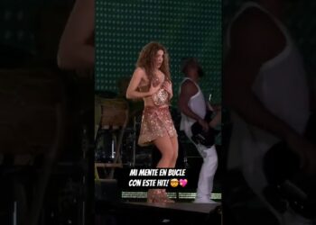 Cuando el RITMO te atrapa… I’m ADDICTED to this Shakira trend! 🧠💃 #Shakira #Shorts