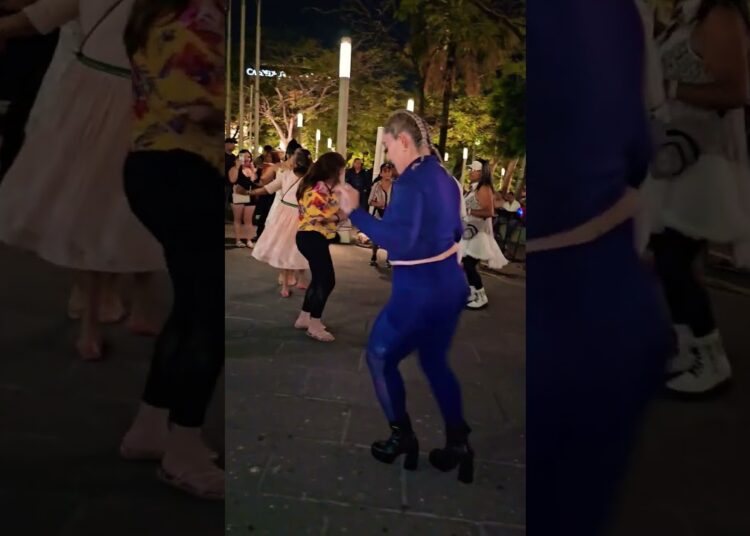 mira el mejor #baile con catrin y corina que veras solo aca 🎵🎶👏#shorts #baile #music #show #viral