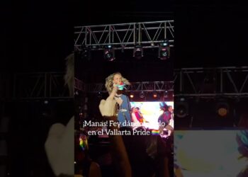 ¡Amamos a Fey! 😍 Apoyando con Show en el Vallarta Pride 💖 #Escándala