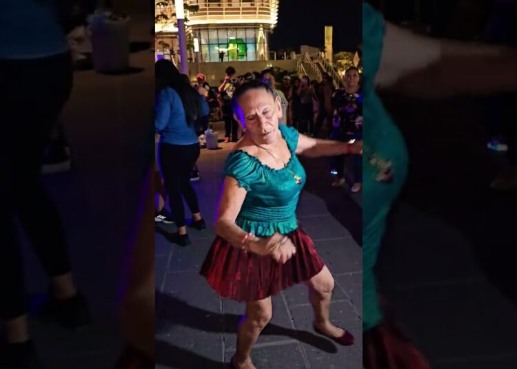 wow yajaira llego a bailar con su  energía contajiosa veanla  🎶🎵👏#shorts #music #show #viral #baile