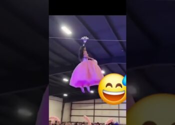 Como cuando te quieres robar el Show en tu quincean̈era #viralvideo #humor