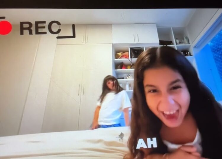 Chismes del cole con mi amiga Emi #fyp #famous #viral