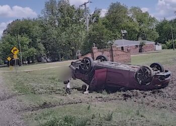 3-year-old walks away from rollover crash during AR trooper pursuit