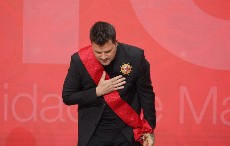Dani Martín y su medalla de la Comunidad de Madrid, otorgada en 2023