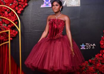 Alfombra Roja del 27º TGMA: las 12 celebridades mejor vestidas que acertaron con el tema 'A Touch of Glitter' - ¿Quién es tu favorita?