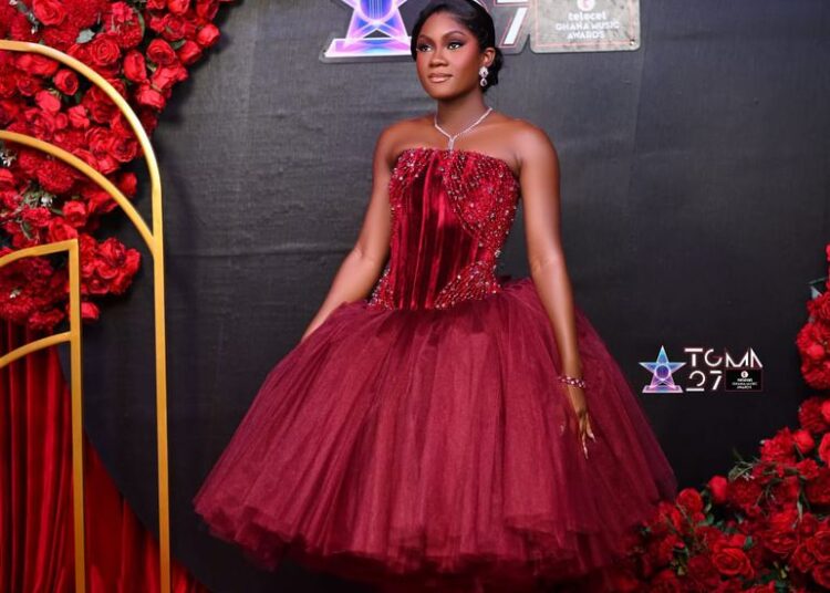 Alfombra Roja del 27º TGMA: las 12 celebridades mejor vestidas que acertaron con el tema 'A Touch of Glitter' - ¿Quién es tu favorita?