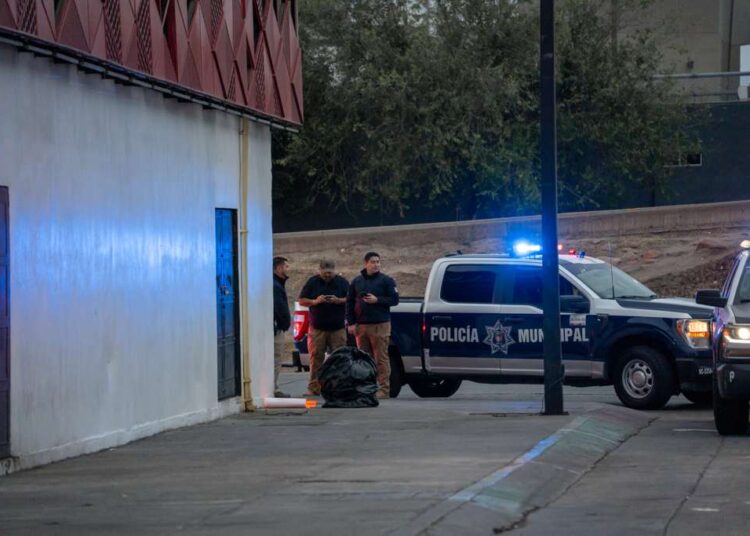 Amenazan a cantantes de narcocorridos con restos humanos en Tijuana
